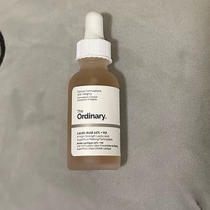 THE ORDINARY
Lactic Acid 5% + HA